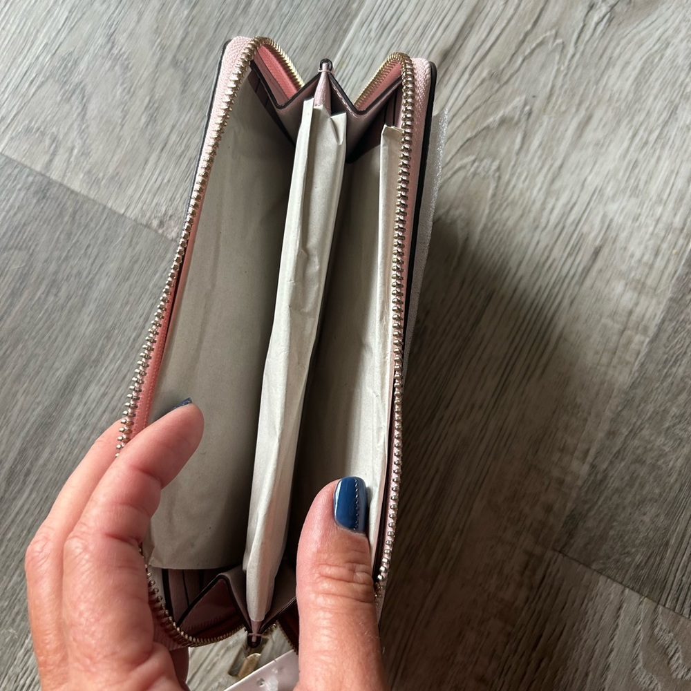 Kate Spade wallet - Picture 3 of 3